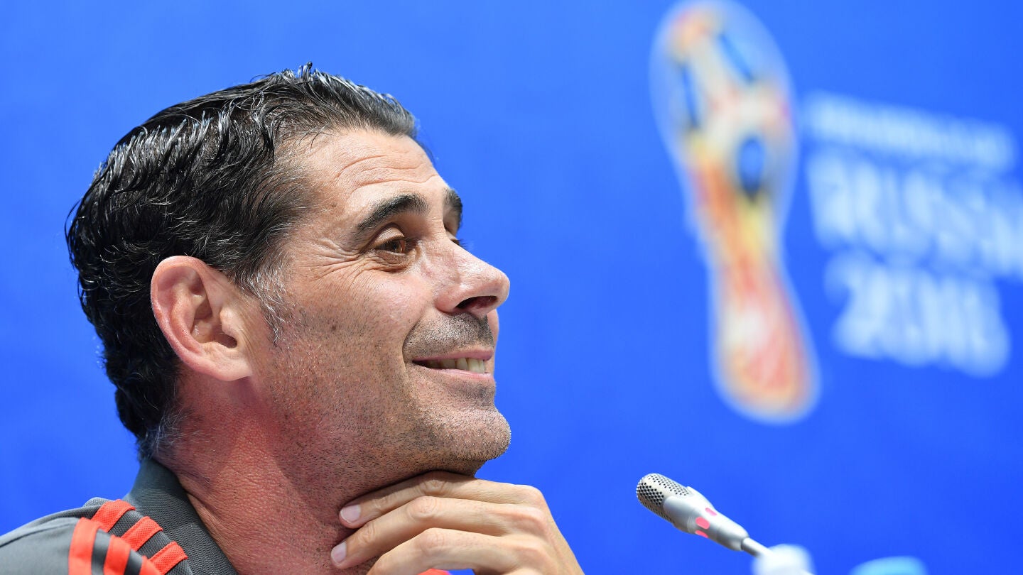 Fernando Hierro comparece ante los medios de comunicaci&oacute;n