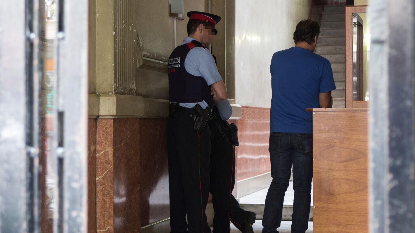 Agentes investigan el hallazgo del cad&aacute;ver de un beb&eacute; en Barcelona