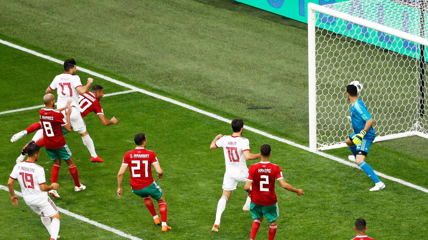 Aziz Bouhaddouz anota en propia puerta frente a Ir&aacute;n