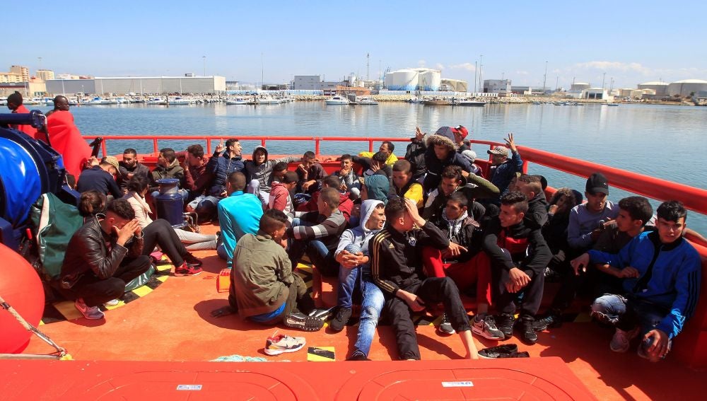 Imagen de archivo de un rescate de inmigrantes en aguas del Estrecho