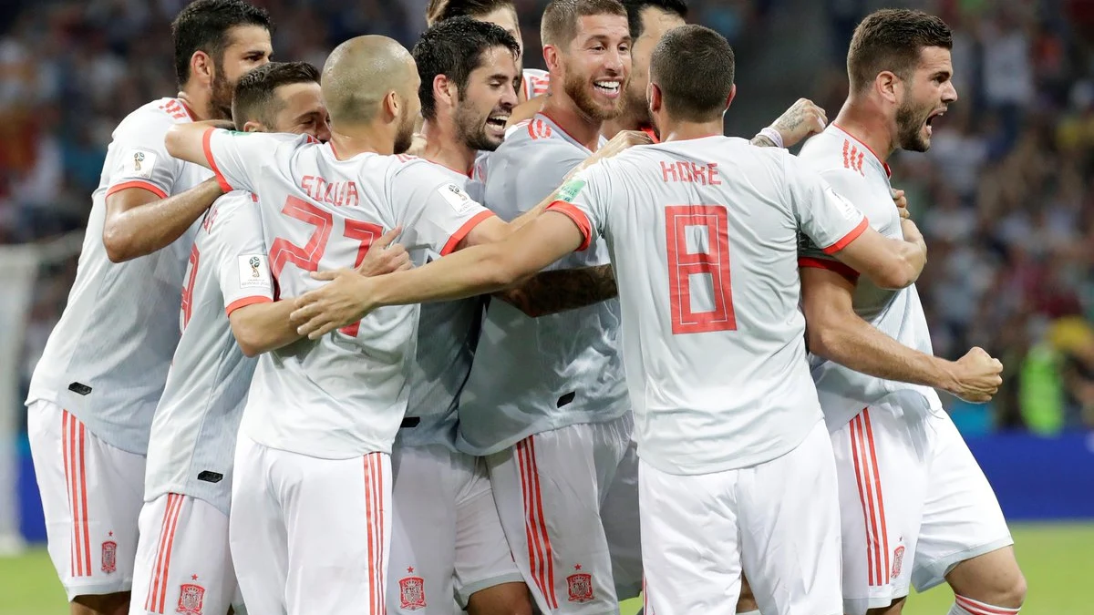 El equipo celebra el gol de Nacho