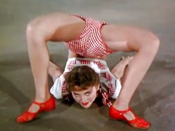 El vídeo musical de los años 40 ‘Solid Potato Salad’ se ha hecho célebre en redes El vídeo musical de los años 40 ‘Solid Potato Salad’ se ha hecho célebre en redes