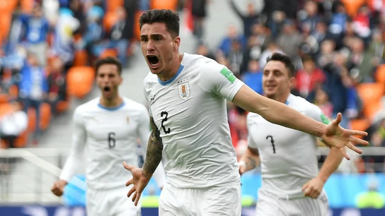 Giménez celebra un gol con Uruguay Giménez celebra un gol con Uruguay