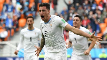 Giménez celebra un gol con Uruguay