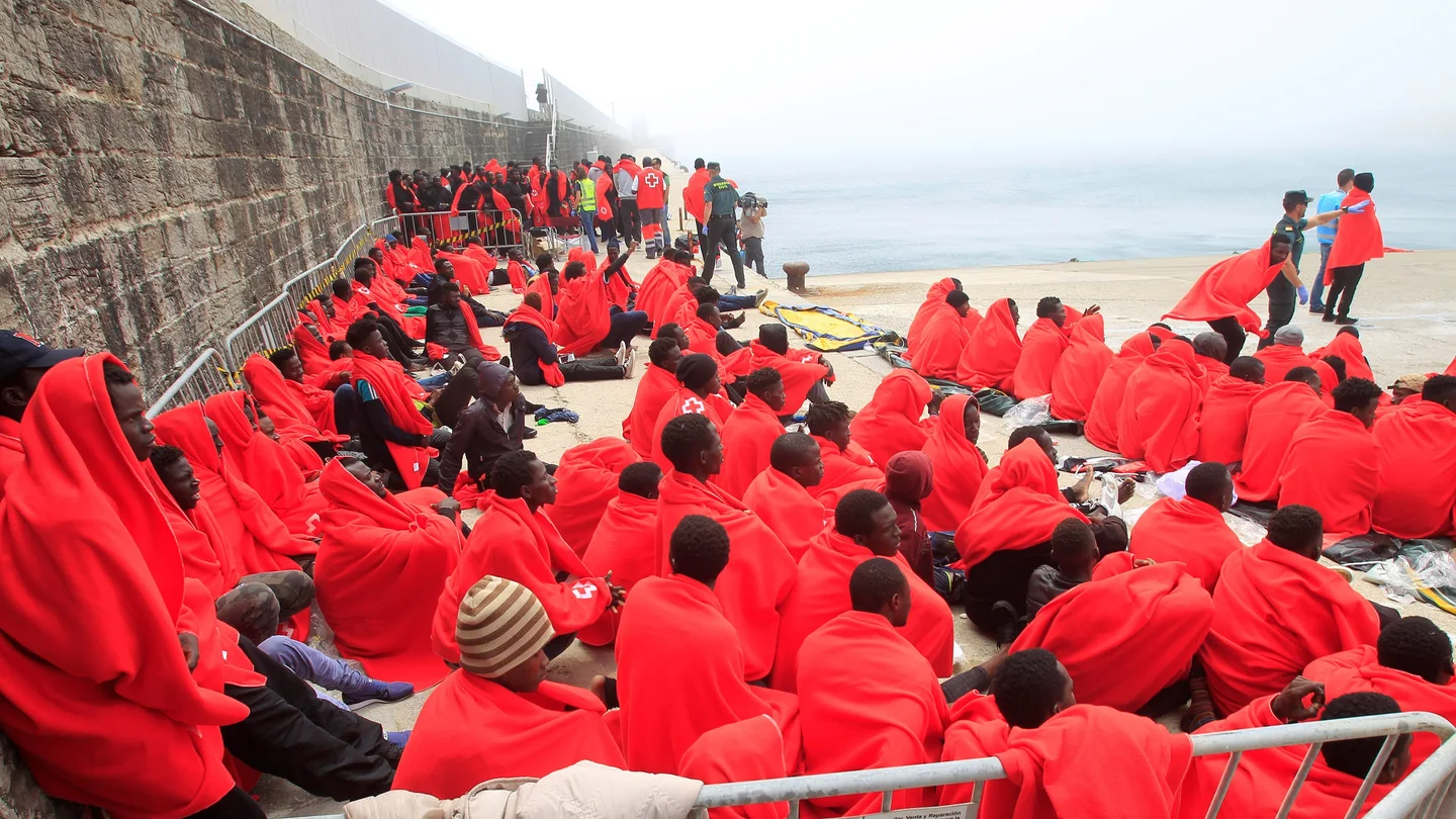 Llegada al puerto de Tarifa (Cádiz) las 307 personas que han sido rescatadas Llegada al puerto de Tarifa (Cádiz) las 307 personas que han sido rescatadas