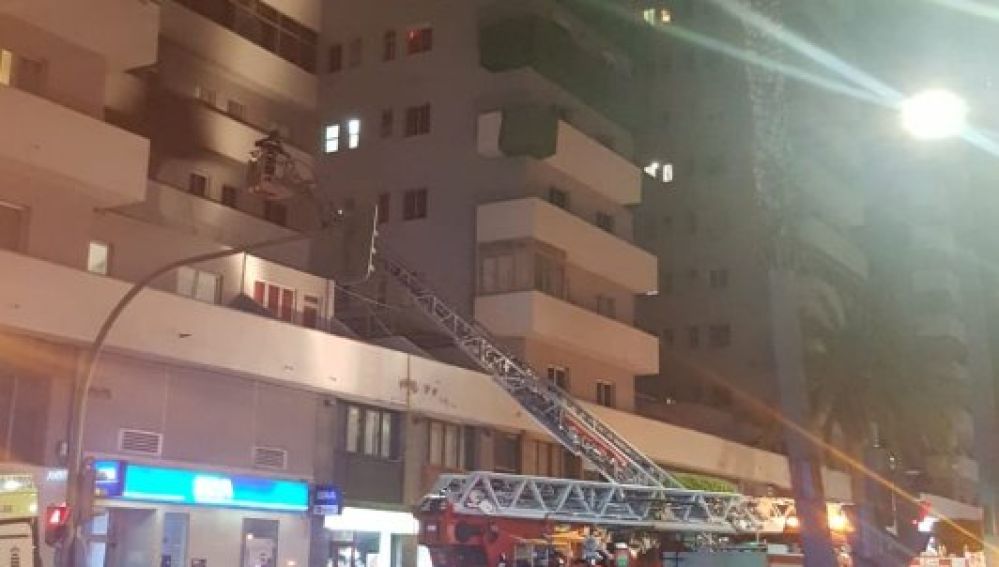 Incendio en un bloque de viviendas de Las Palmas