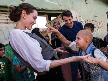 Angelina Jolie visita Mosul y pide que no se olvide a los iraquíes Angelina Jolie visita Mosul y pide que no se olvide a los iraquíes