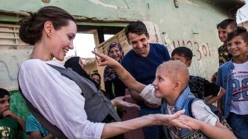 Angelina Jolie visita Mosul y pide que no se olvide a los iraquíes