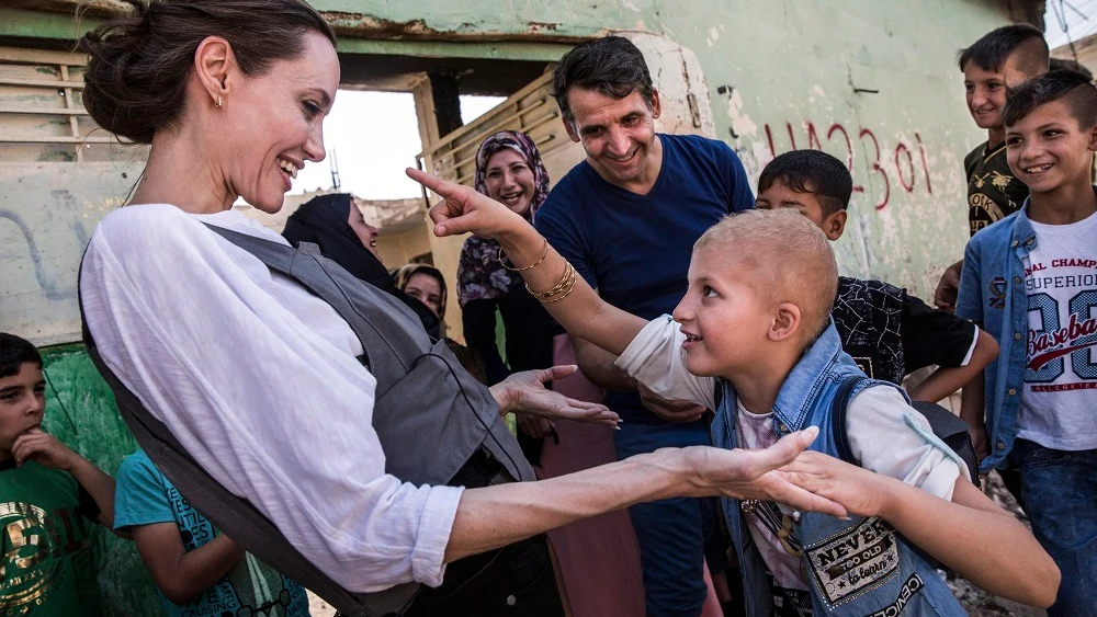 Angelina Jolie visita Mosul y pide que no se olvide a los iraquíes