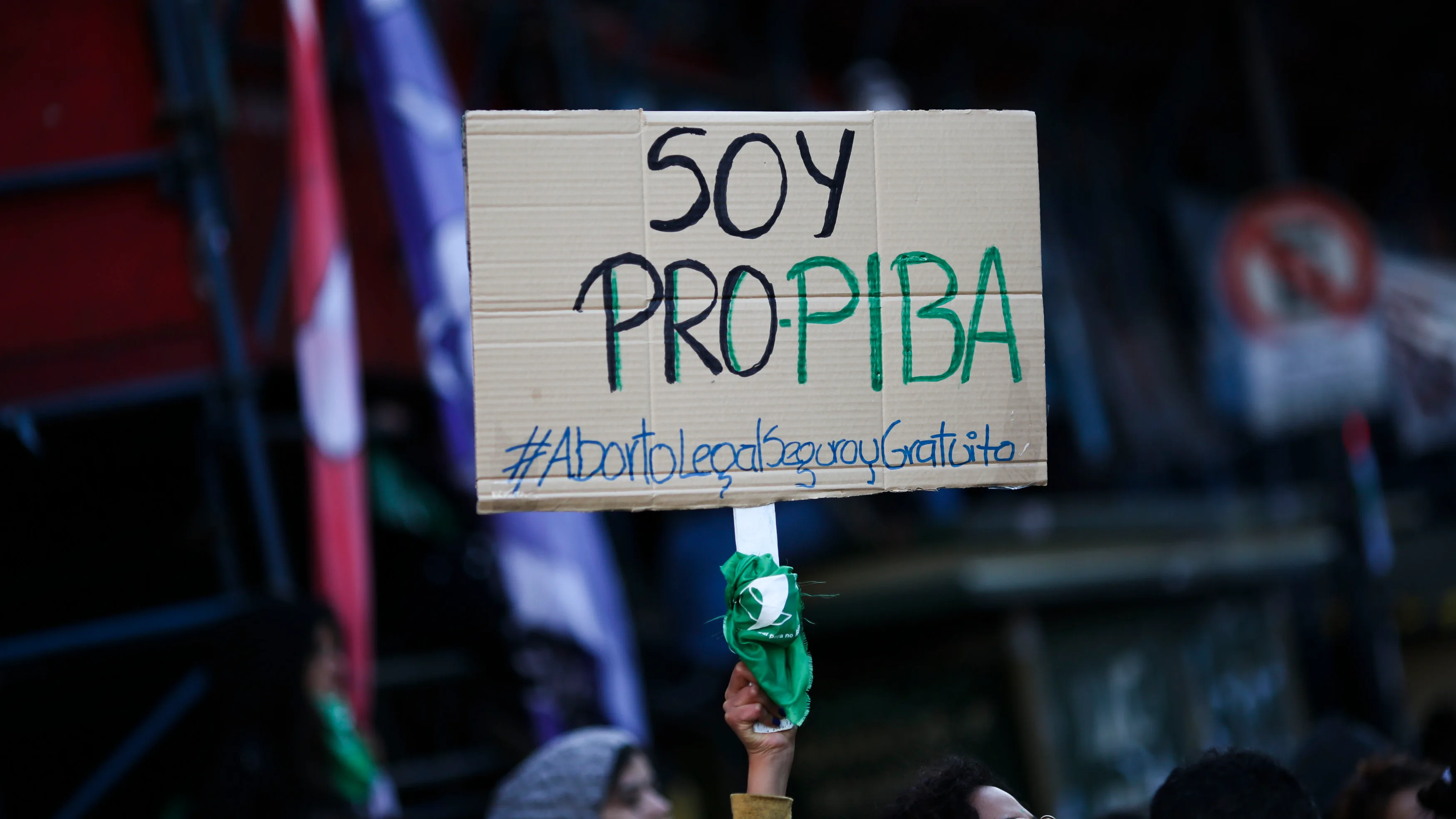 Miles de personas festejan la aprobación de la despenalización del aborto en Argentina Miles de personas festejan la aprobación de la despenalización del aborto en Argentina