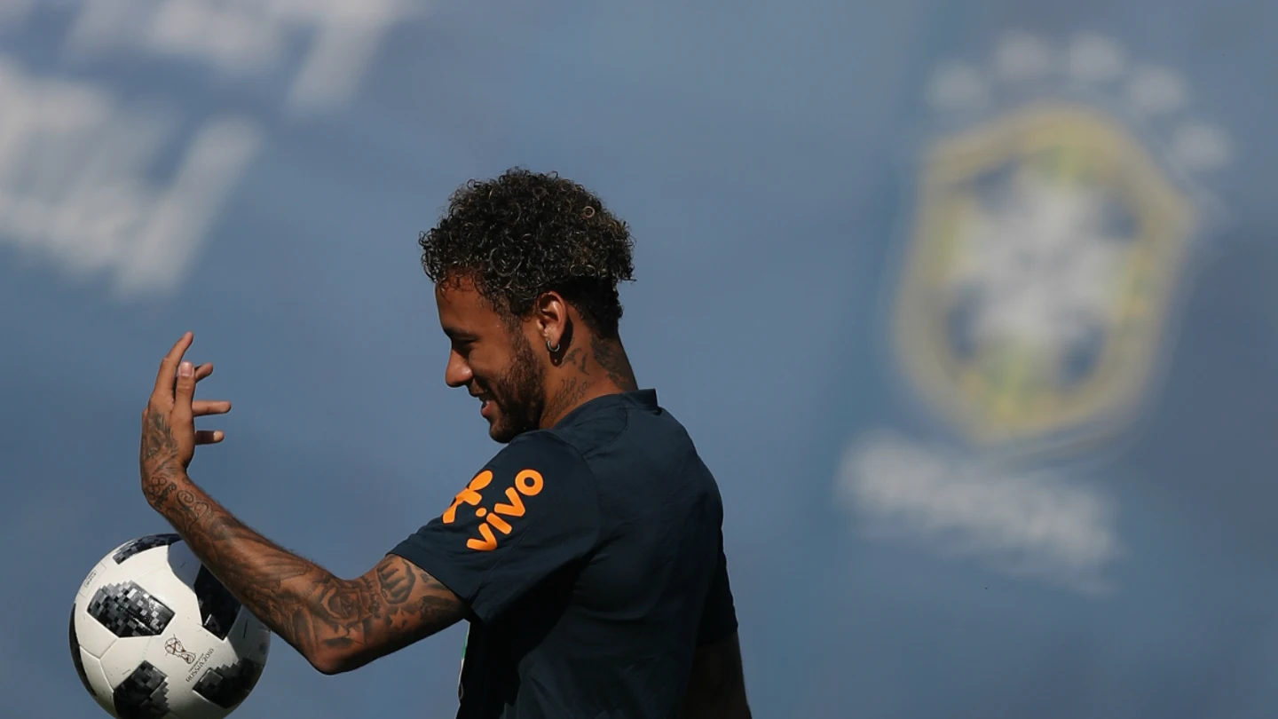 Neymar, en un entrenamiento con Brasil Neymar, en un entrenamiento con Brasil