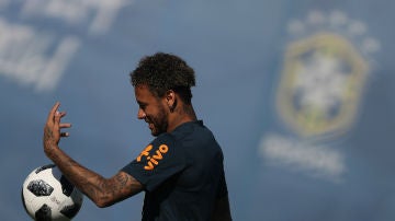 Neymar, en un entrenamiento con Brasil