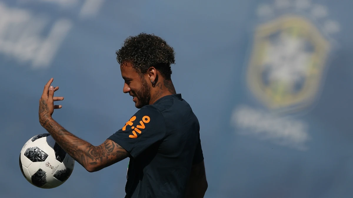 Neymar, en un entrenamiento con Brasil