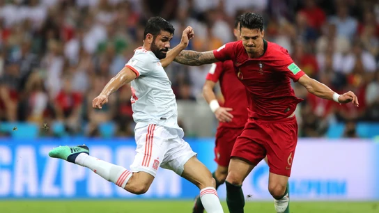 Diego Costa, en una acción ante Portugal Diego Costa, en una acción ante Portugal