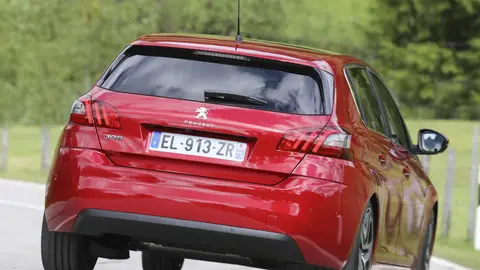El Peugeot 308 estrena serie especial 'Tech Edition' Los interesados en la nueva edición especial pueden elegir entre los motores 1.2 e-THP de 130 CV y el 1.5 BlueHDI de 130 CV