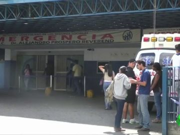 Al menos 17 muertos tras la explosión de una bomba de gas lacrimógeno en una fiesta de graduación en Caracas Al menos 17 muertos tras la explosión de una bomba de gas lacrimógeno en una fiesta de graduación en Caracas