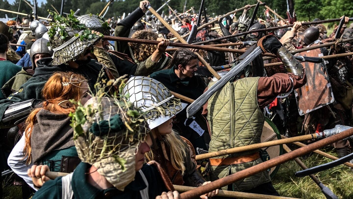 Fans de la novela 'El Hobbit' recreando la 'Batalla de los Cinco Ej&eacute;rcitos' en Rep&uacute;blica Checa