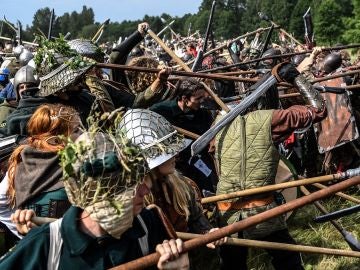 Fans de la novela 'El Hobbit' recreando la 'Batalla de los Cinco Ejércitos' en República Checa Fans de la novela 'El Hobbit' recreando la 'Batalla de los Cinco Ejércitos' en República Checa