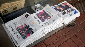 Varios periódicos muestran el encuentro histórico entre Donald Trum, y Kim Jong-un