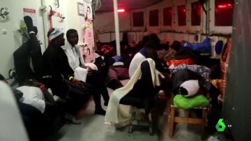 630 migrantes a bordo del Aquarius tras llevar horas jugándose la vida