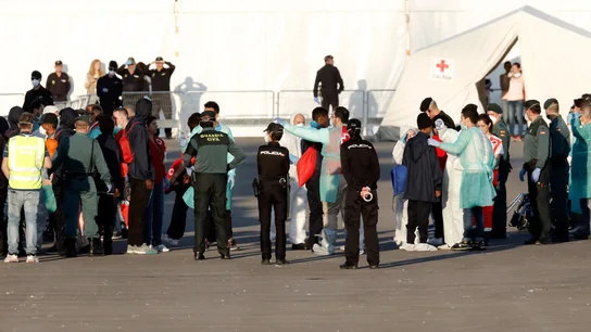 Dispositivo de la Guardia Civil y la Policía Nacional desplegado en la zona La llegada del Aquarius