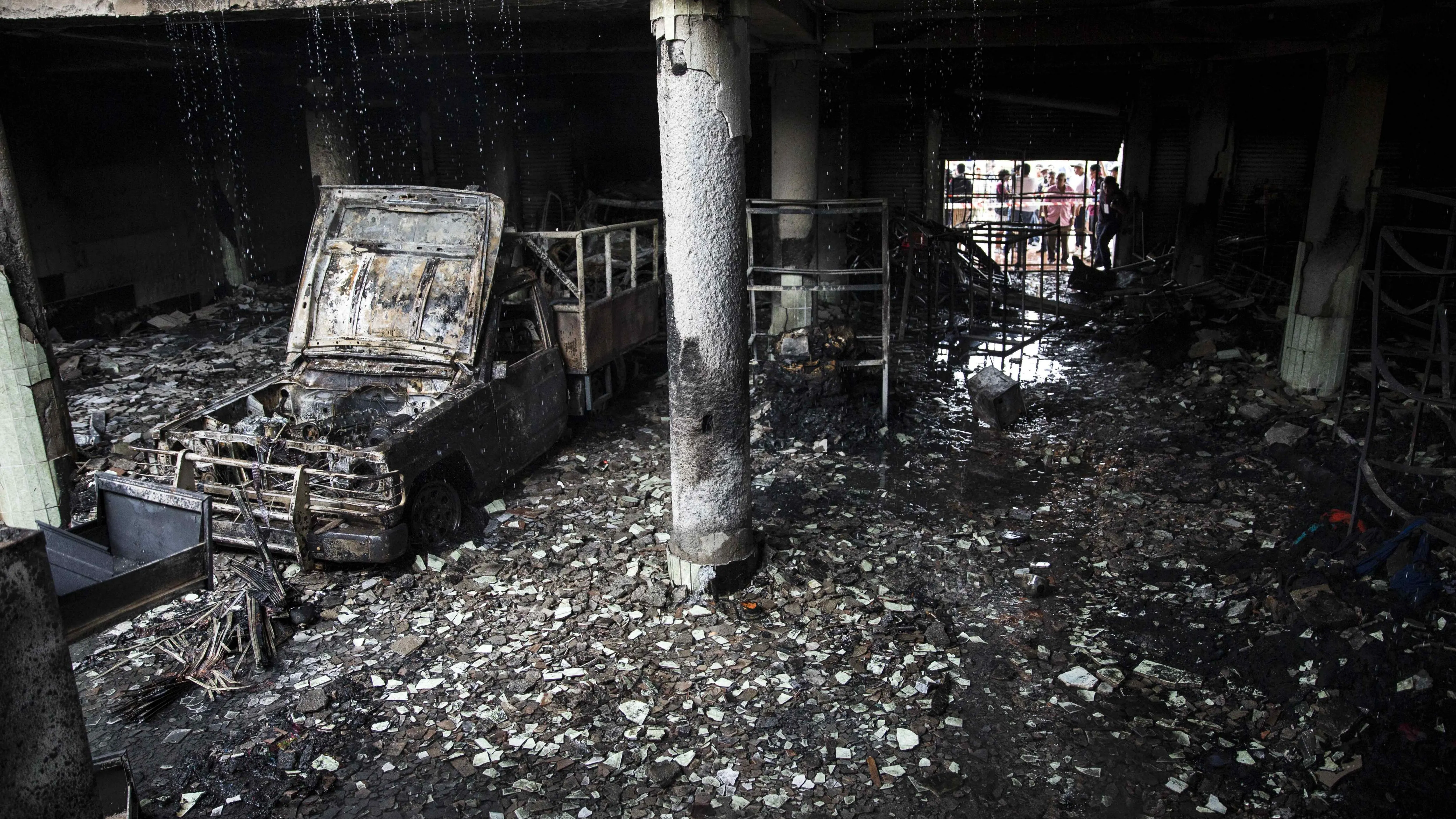 Registro este sábado de una casa incendiada, donde seis personas murieron