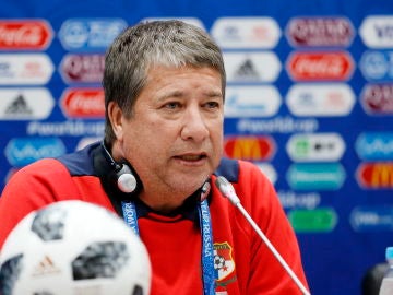 Hernán Gómez, seleccionador de Panamá en rueda de prensa Hernán Gómez, seleccionador de Panamá en rueda de prensa