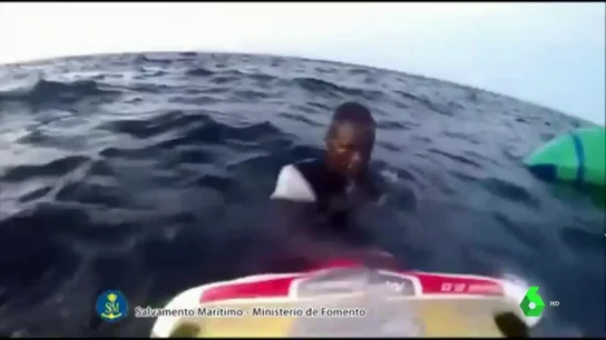 El agónico rescate de cuatro migrantes en el mar de Alborán El agónico rescate de cuatro migrantes en el mar de Alborán