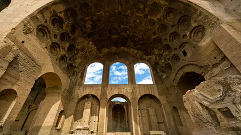 Basílica de Majencio hoy. Roma, Italia. Reconstruimos e imaginamos cómo sería la vida dentro de 7 antiguas ruinas