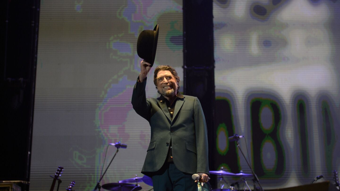 El cantante y compositor Joaqu&iacute;n Sabina durante el concierto 