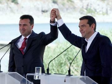 Los gobiernos de Atenas y Skopjeb firman un acuerdo para cambiar el nombre de Macedonia Los gobiernos de Atenas y Skopjeb firman un acuerdo para cambiar el nombre de Macedonia