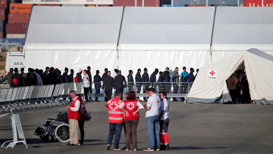 Un dispositivo de emergencia de 2.320 personas espera en el puerto de Valencia Un dispositivo de emergencia de 2.320 personas espera en el puerto de Valencia