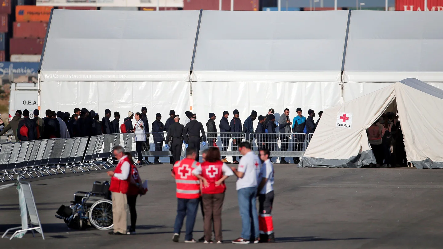 Un dispositivo de emergencia de 2.320 personas espera en el puerto de Valencia Un dispositivo de emergencia de 2.320 personas espera en el puerto de Valencia