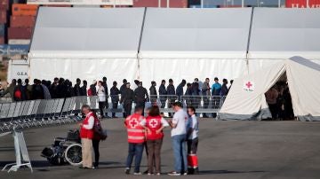Un dispositivo de emergencia de 2.320 personas espera en el puerto de Valencia