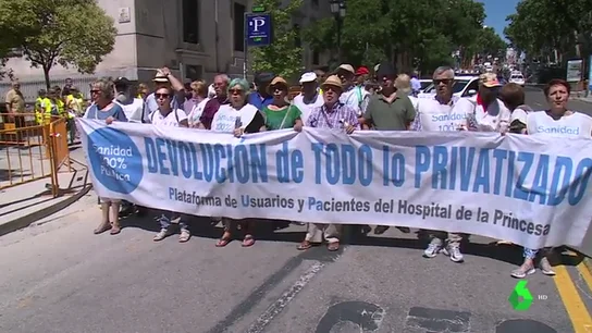 La Marea Blanca marcha en contra de los recortes en los servicios de emergencias La Marea Blanca marcha en contra de los recortes en los servicios de emergencias