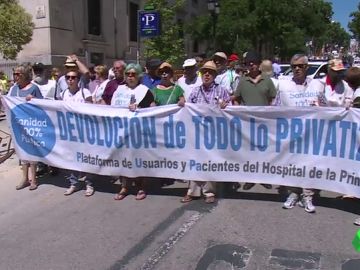 La Marea Blanca marcha en contra de los recortes en los servicios de emergencias La Marea Blanca marcha en contra de los recortes en los servicios de emergencias