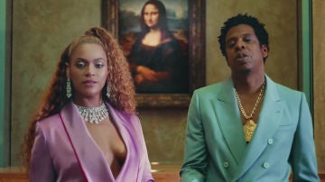 Beyoncé y Jay Z frente a la Mona Lisa en el vídeo de 'APESHIT'