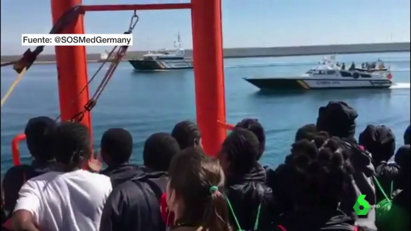 Alegr&iacute;a e incertidumbre: la mezcla de sensaciones de los migrantes del Aquarius tras acabar una dura traves&iacute;a de ocho d&iacute;as