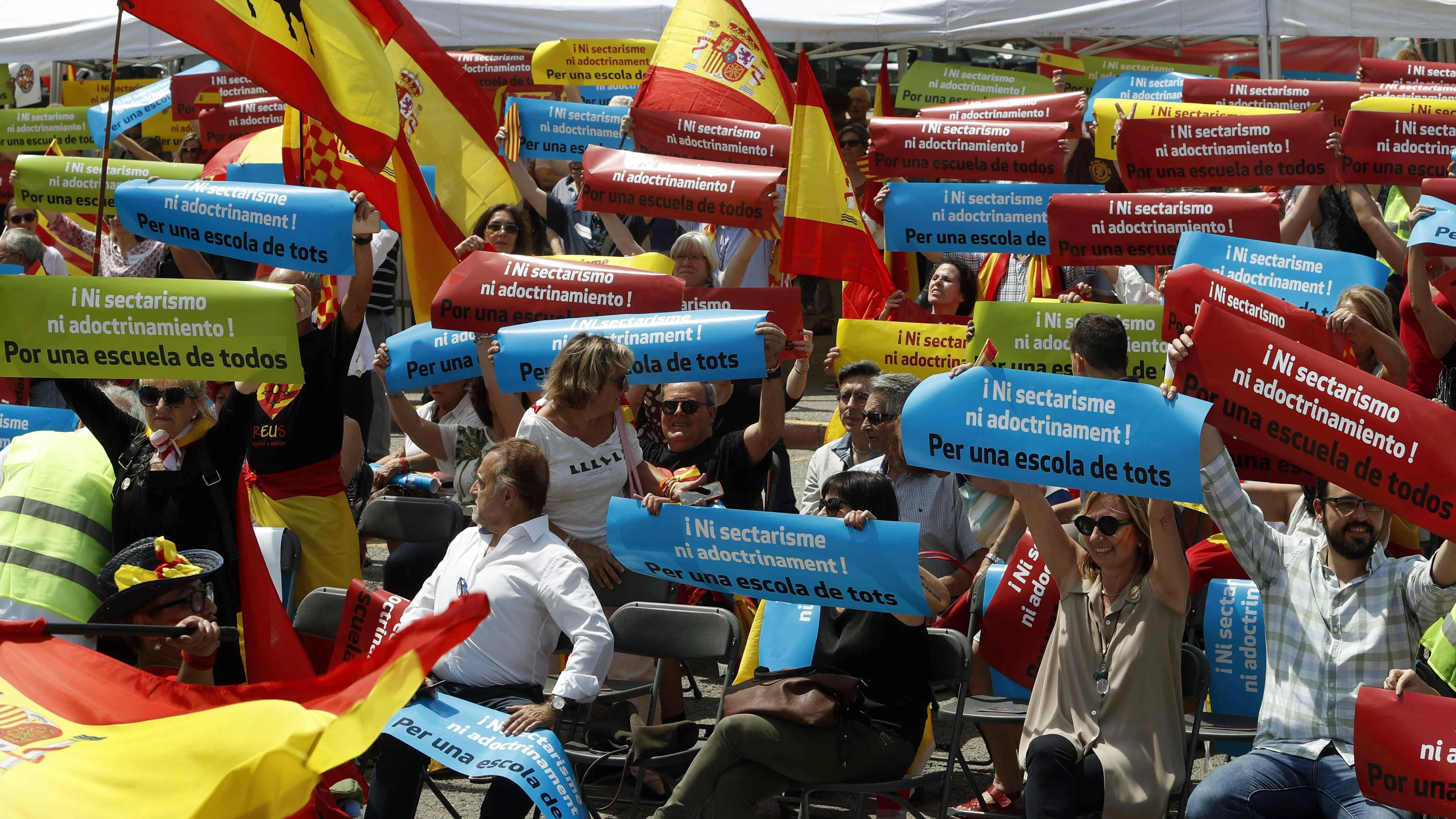 Concentración en apoyo a los hijos de los Guardia Civiles en Sant Andreu de la Barca