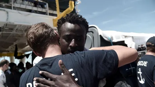 Desembarco de migrantes que iban a bordo del Aquarius en Valencia Desembarco de migrantes que iban a bordo del Aquarius en Valencia