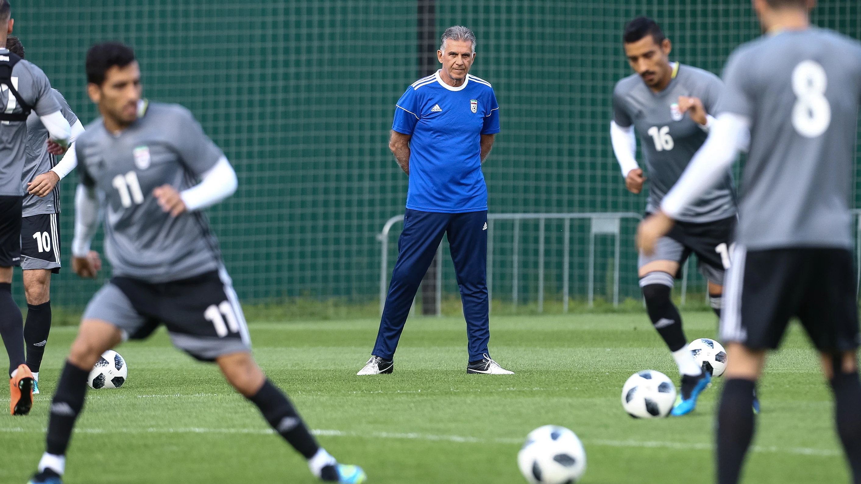 Carlos Queiroz supervisa un entrenamiento en Bakovka