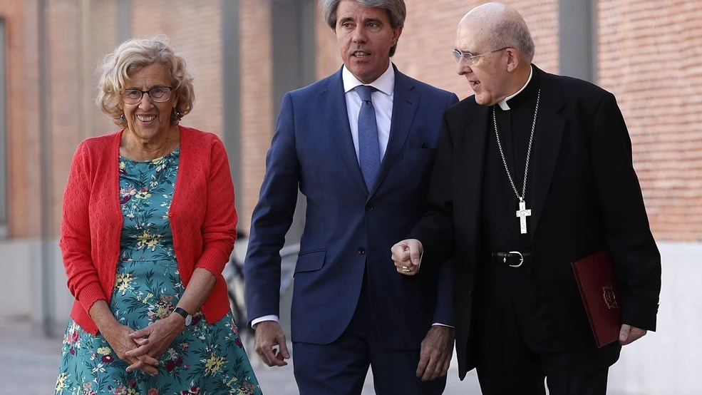 El presidente de la Comunidad de Madrid, Ángel Garrido, la alcaldesa de Madrid, Manuela Carmena y el arzobispo de Madrid, Carlos Osoro