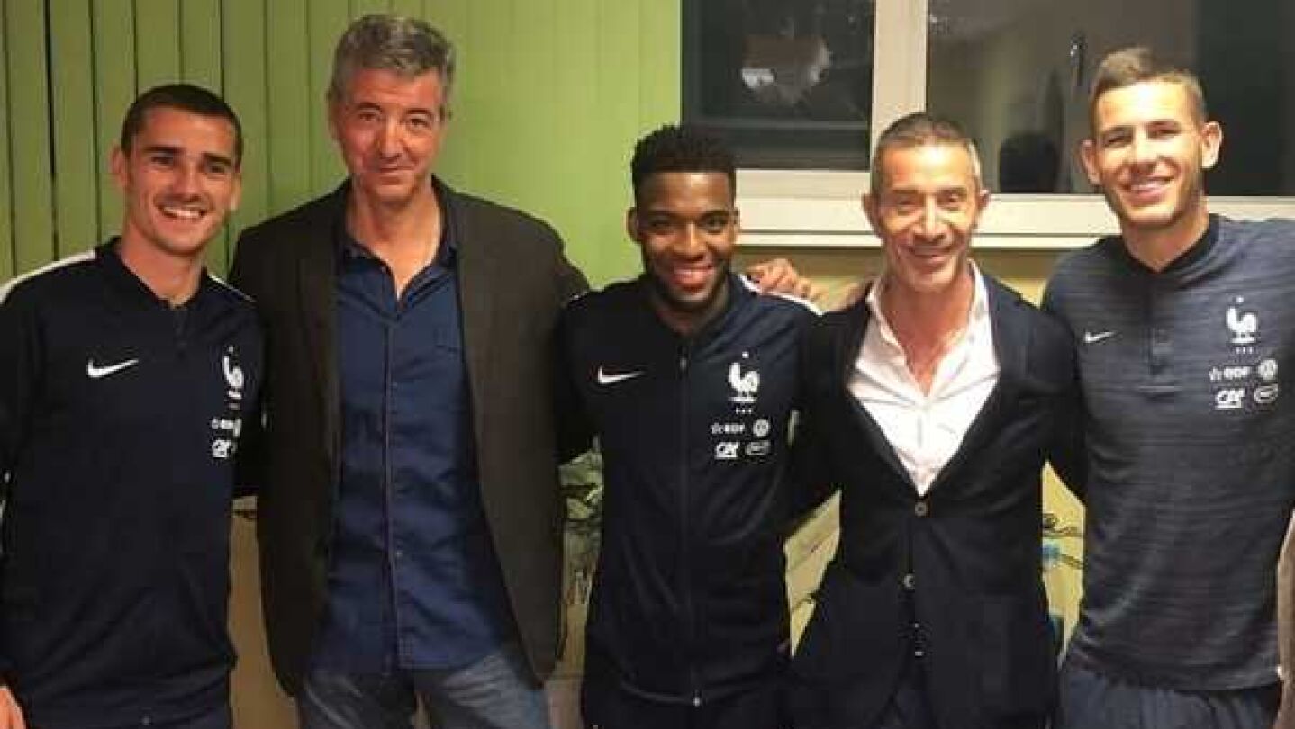 Miguel &Aacute;ngel Gil Mar&iacute;n, con Griezmann, Lemar y Lucas Hern&aacute;ndez