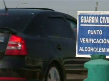La DGT detecta cada día 450 conductores que han consumido alcohol o drogas 