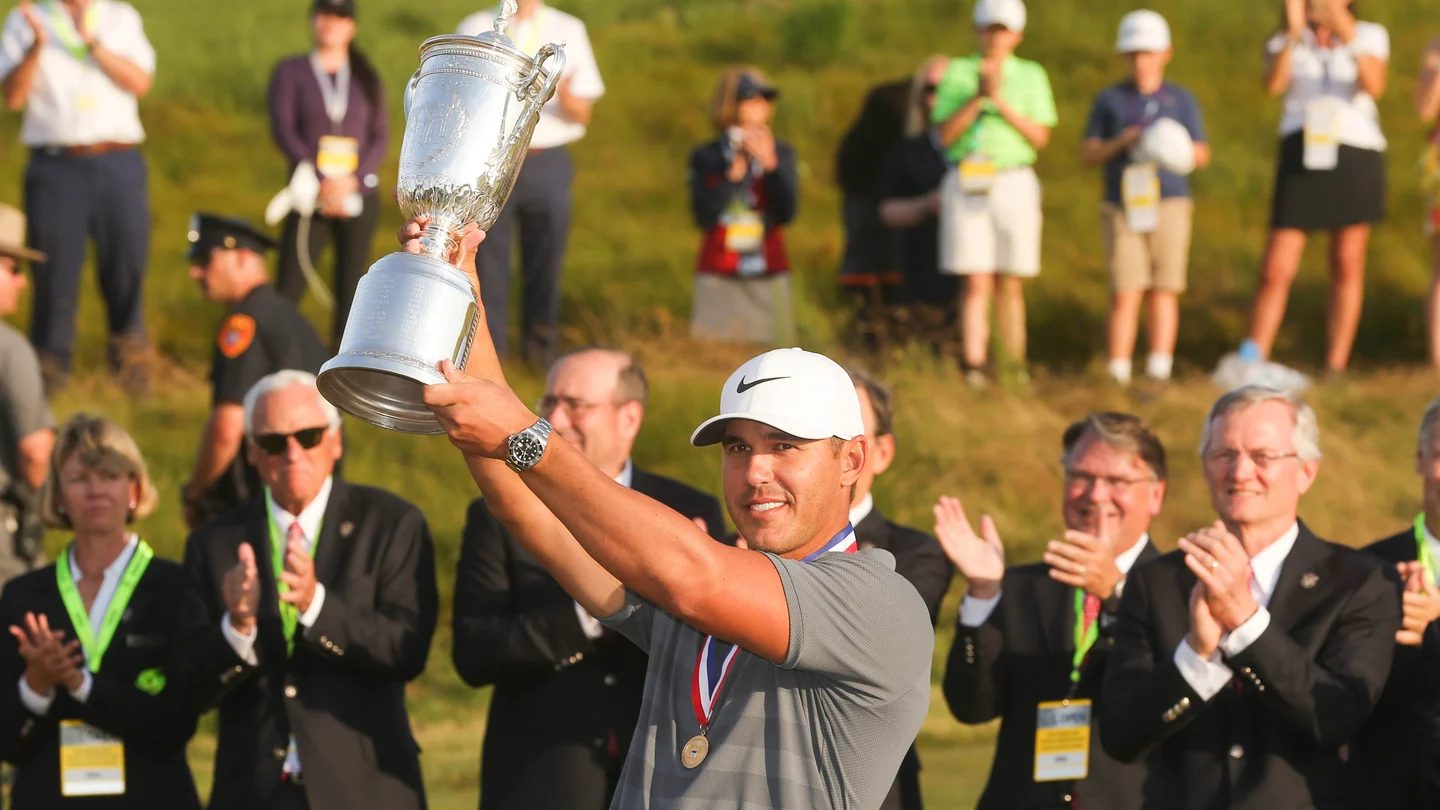Brooks Koepka levanta su segundo US Open en el campo de Shinnecock Hills Brooks Koepka levanta su segundo US Open en el campo de Shinnecock Hills