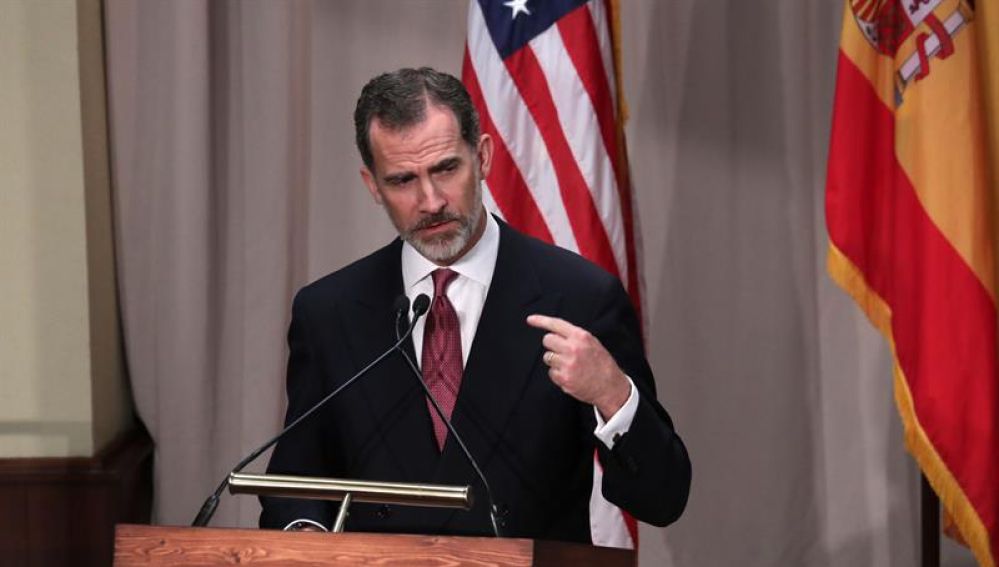 El rey Felipe VI pronuncia un discurso durante una cena oficial en EEUU