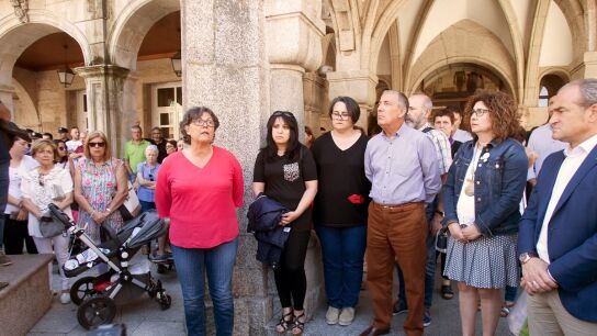 Minuto de silencio por la mujer asesinada en O Porriño (Pontevedra)