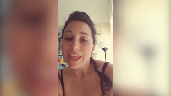 Para combatir el calor, vaso de agua con hielos Para combatir el calor, vaso de agua con hielos