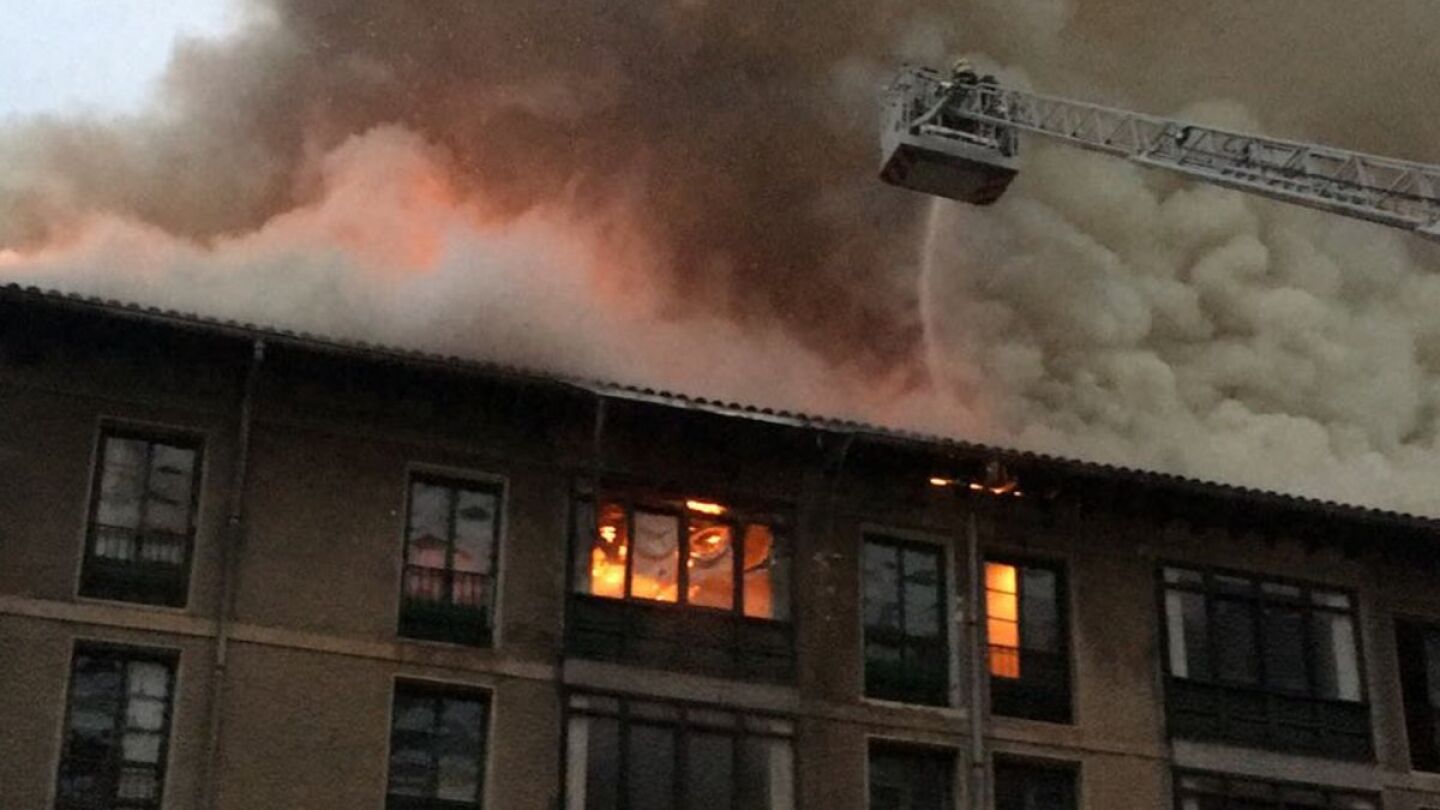 Incendio en la f&aacute;brica de Conservas Ortiz en Ondarroa