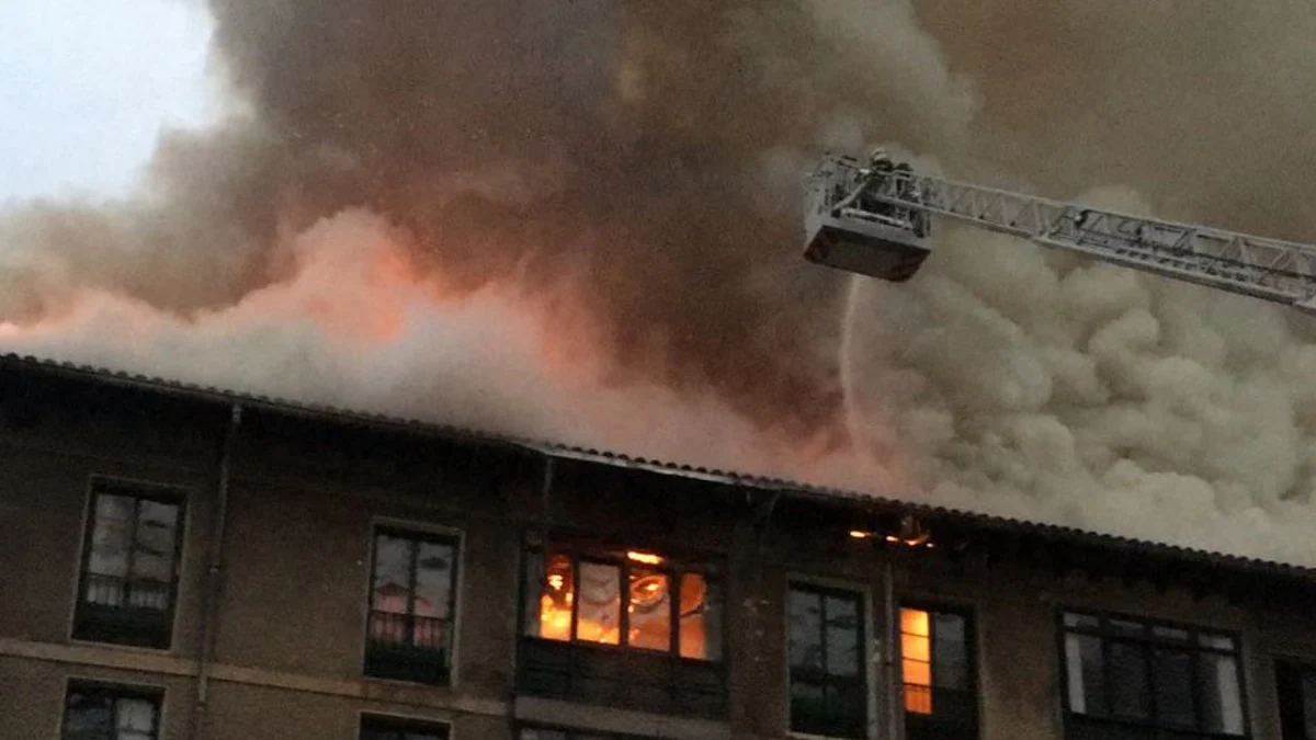 Incendio en la fábrica de Conservas Ortiz en Ondarroa